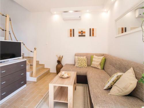Two-bedroom Holiday Home In Sveti Vid