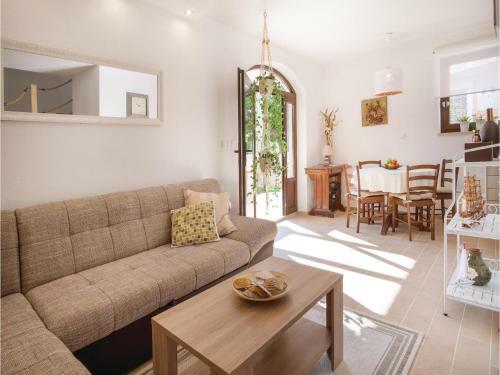 Two-bedroom Holiday Home In Sveti Vid
