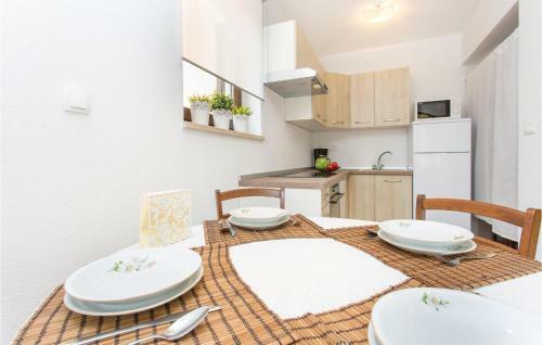 Two-bedroom Holiday Home In Sveti Vid