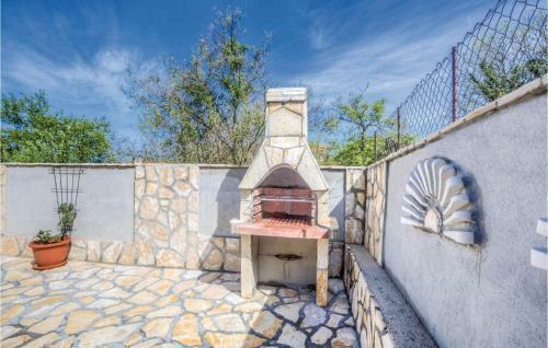 Two-bedroom Holiday Home In Sveti Vid