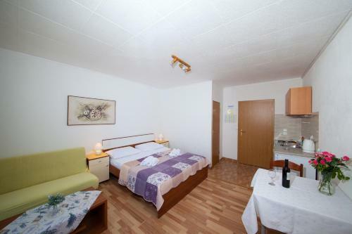 Hostal Apartments Kova?i?
