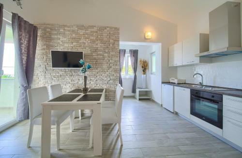 Apartments Mali Nono