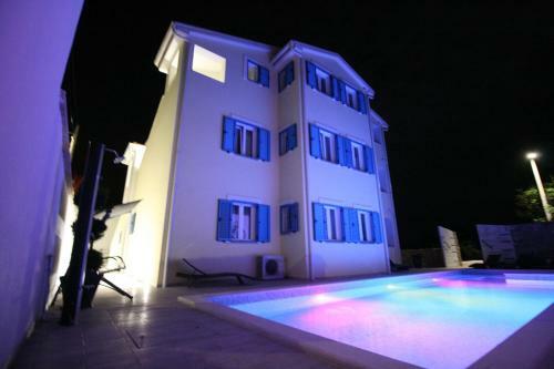 Apartments Mali Nono