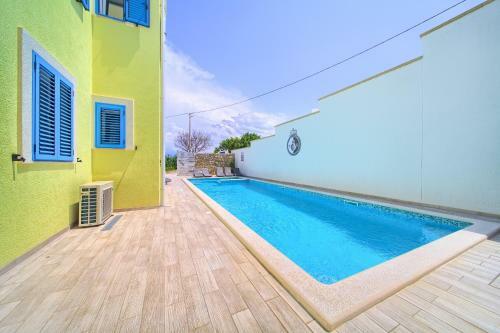 Apartments Mali Nono