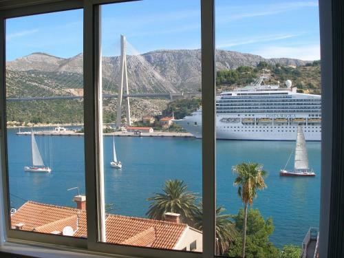 Hostal Apartments Villa Sirena