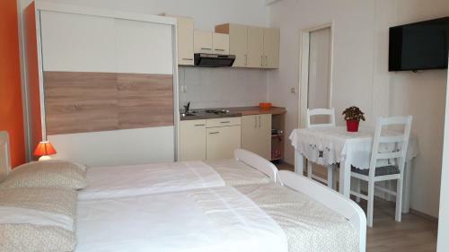 Hostal Apartments Villa Sirena