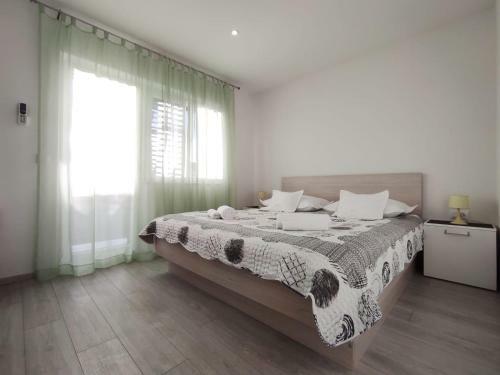 Apartments De La Marina