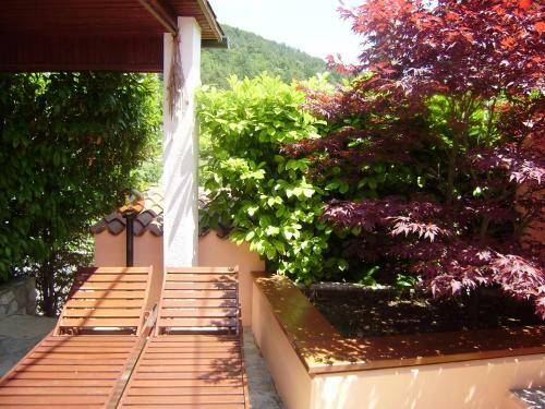 Apartments And Rooms Lago Rupa