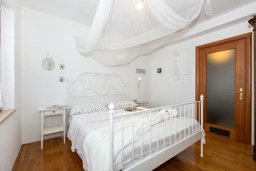 Hostal Guesthouse Alma