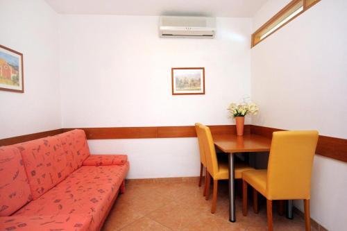 Apartment Baska Voda 10027d