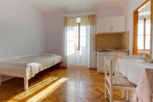 Hostal Double Room Nerezine 2506a