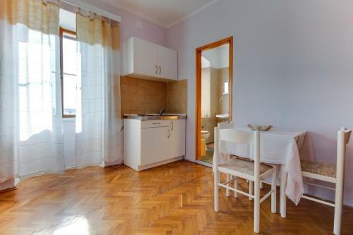 Hostal Double Room Nerezine 2506a