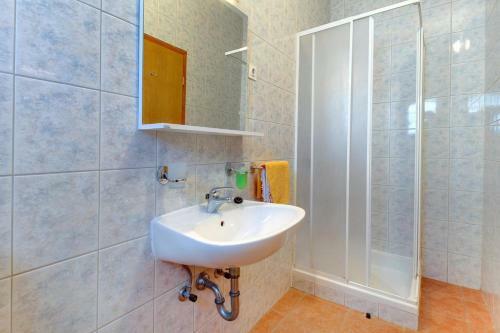 Hostal Double Room Nerezine 2506a