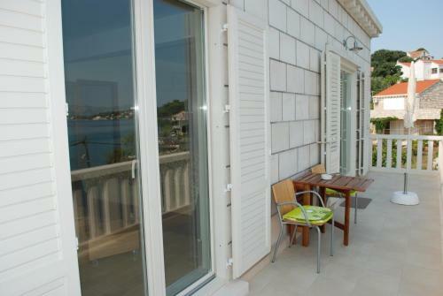 Apartments Lumbarda Beach