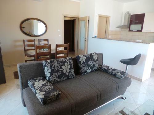 Apartments In Selce 17077