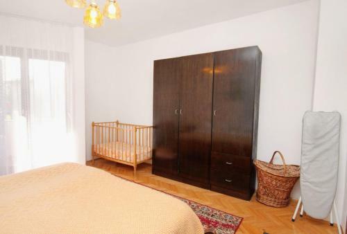 Apartments With A Parking Space Krk - 5321