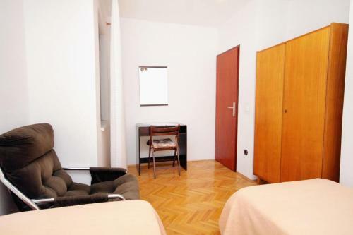 Apartments With A Parking Space Krk - 5321