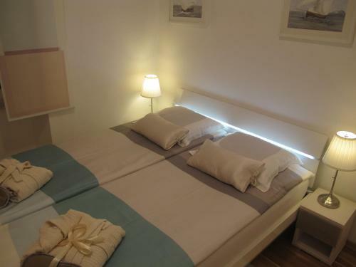 Central Palace Apartment