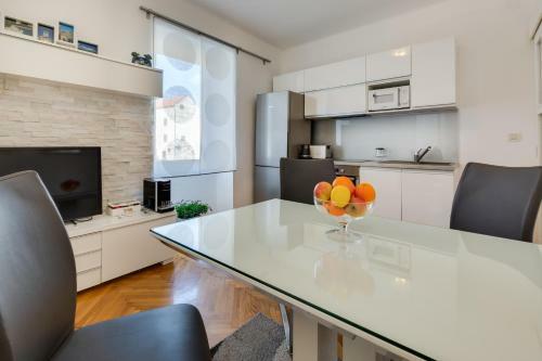 Central Palace Apartment