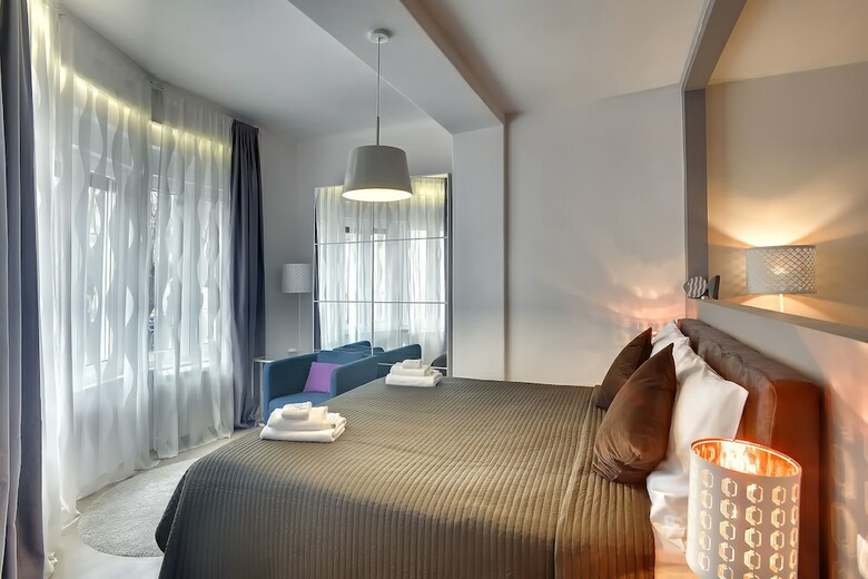 D&a Center Apartments
