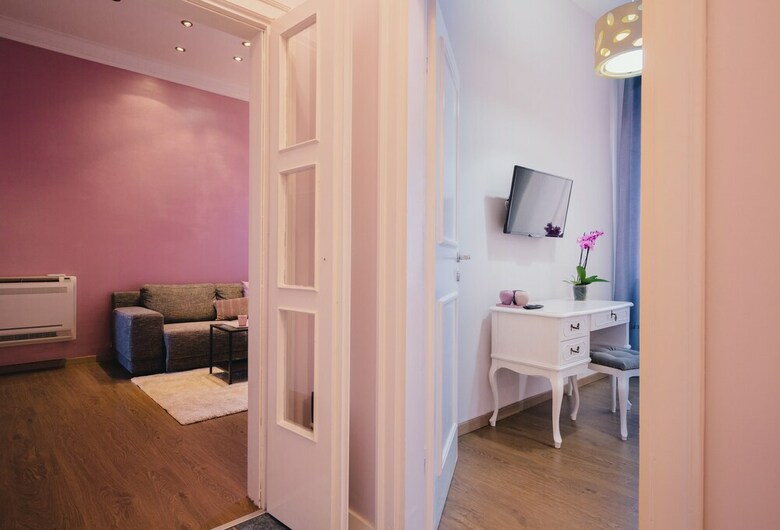 D&a Center Apartments