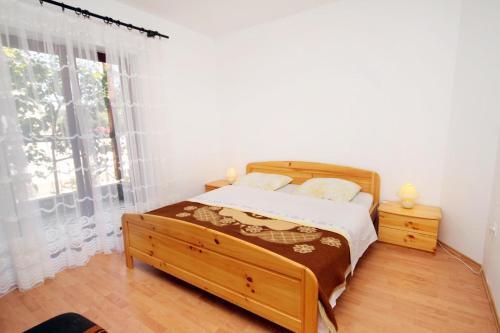 Apartments With A Parking Space Krk - 5461