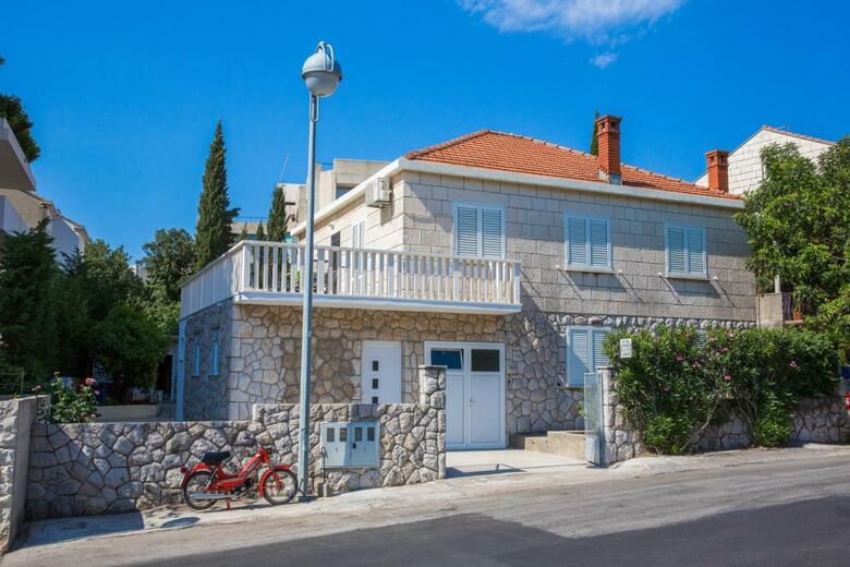 Hostal Aida Apartments And Rooms