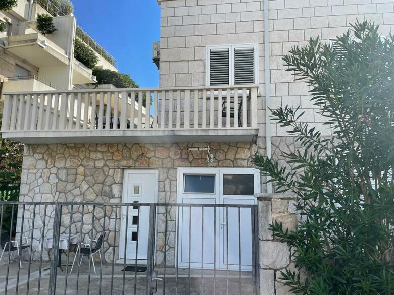 Hostal Aida Apartments And Rooms
