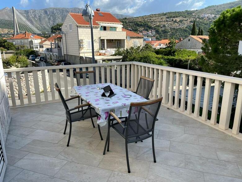 Hostal Aida Apartments And Rooms