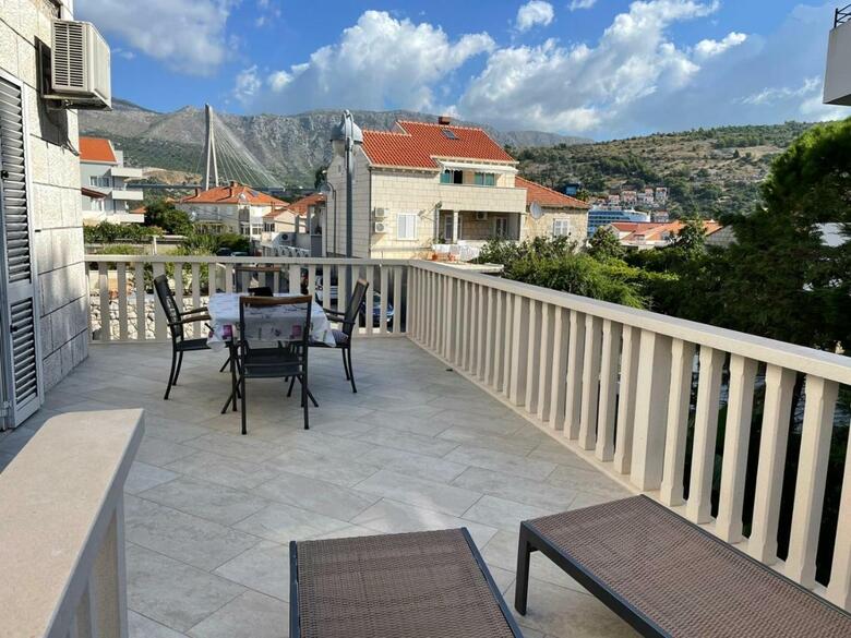 Hostal Aida Apartments And Rooms