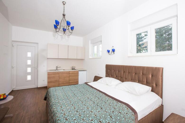 Hostal Aida Apartments And Rooms