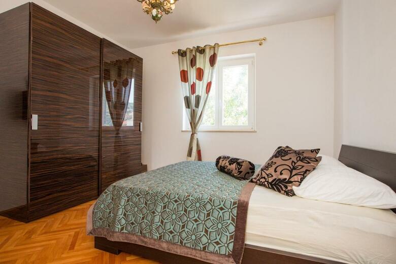 Hostal Aida Apartments And Rooms