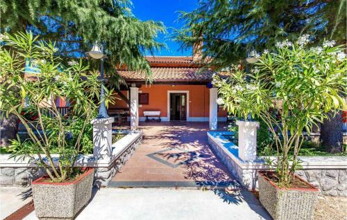Holiday Home Jurdani 02