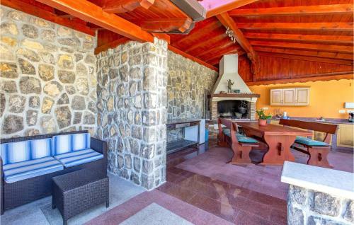 Holiday Home Jurdani 02