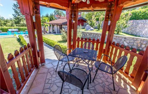Holiday Home Jurdani 02