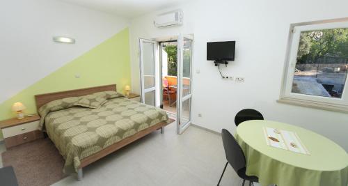 Sunrise Apartments 2