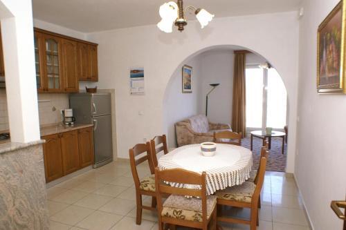 Apartment Lumbarda 4370a