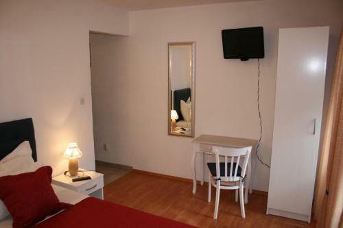 Hostal Rooms And Apartments Emily