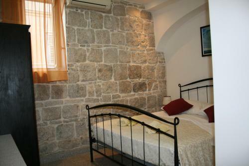 Hostal Rooms And Apartments Emily
