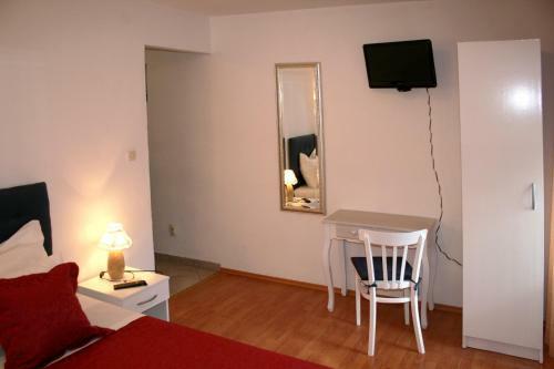 Hostal Rooms And Apartments Emily