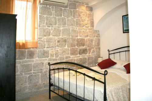 Hostal Rooms And Apartments Emily