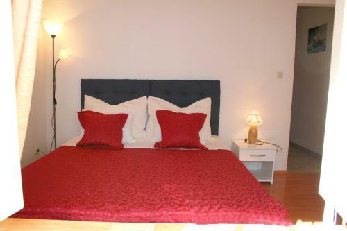 Hostal Rooms And Apartments Emily