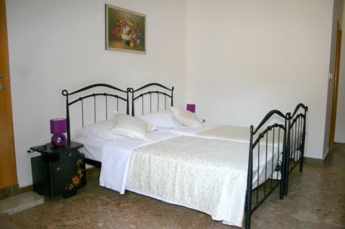 Hostal Rooms And Apartments Emily