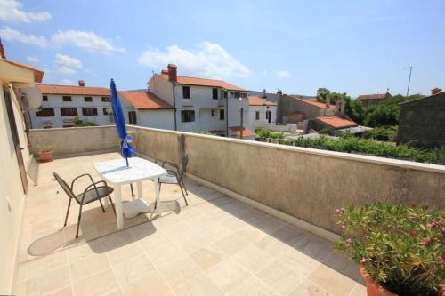 Apartments With A Parking Space Cres - 7984