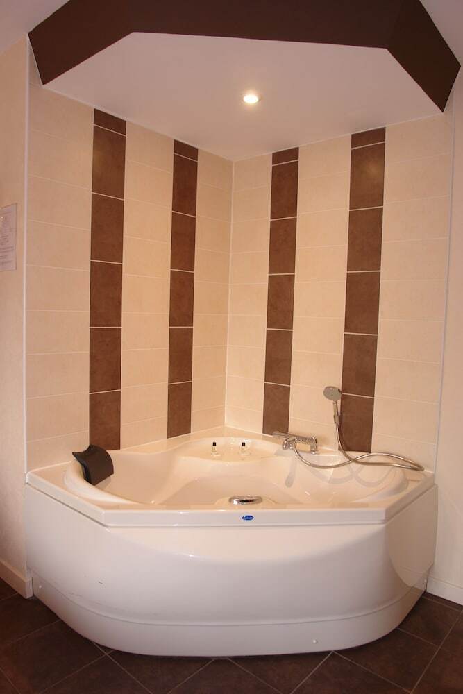 Brit Hotel Olympia