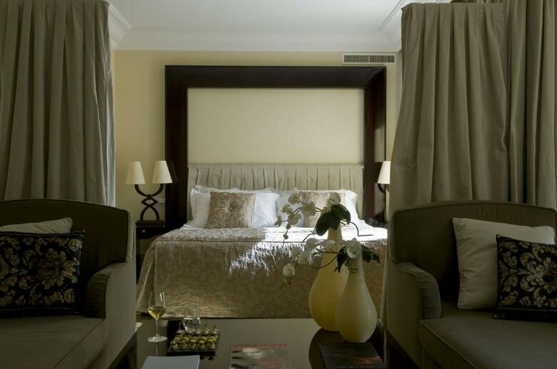 Hotel Le Pavillon De La Rotonde & Spa