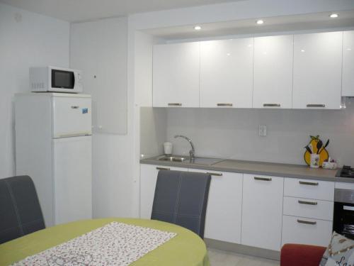 Apartments With Wifi Makarska - 6716
