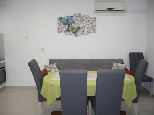 Apartments With Wifi Makarska - 6716