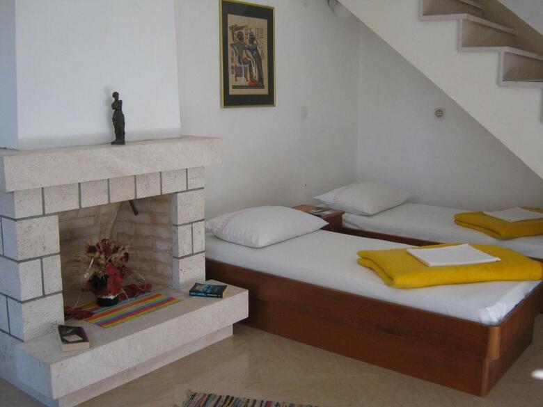 Apartments And Rooms Artemida