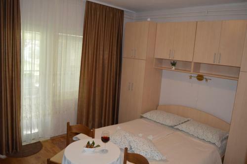 Rooms & Apartments Villa Anka